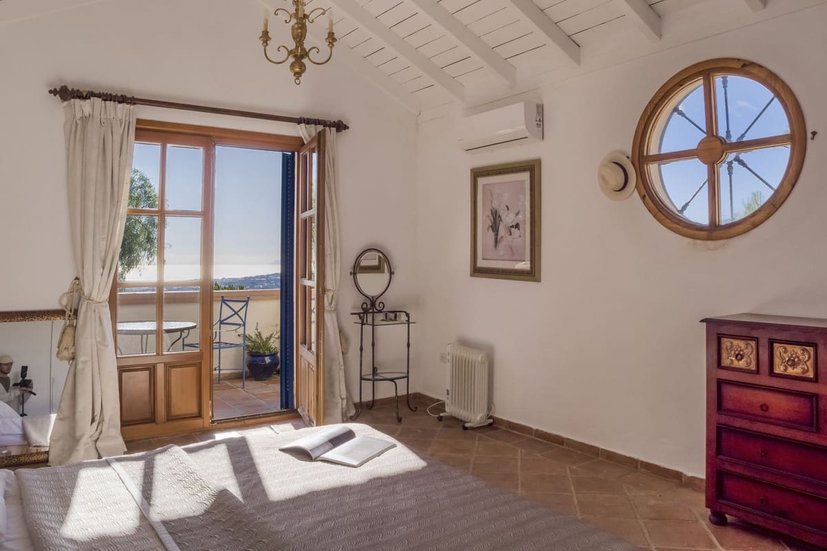 3 makuuhuone Huvila myytävänä paikassa El Madronal mukana uima-altaan - 1 695 000 € (Ref: 9485367)