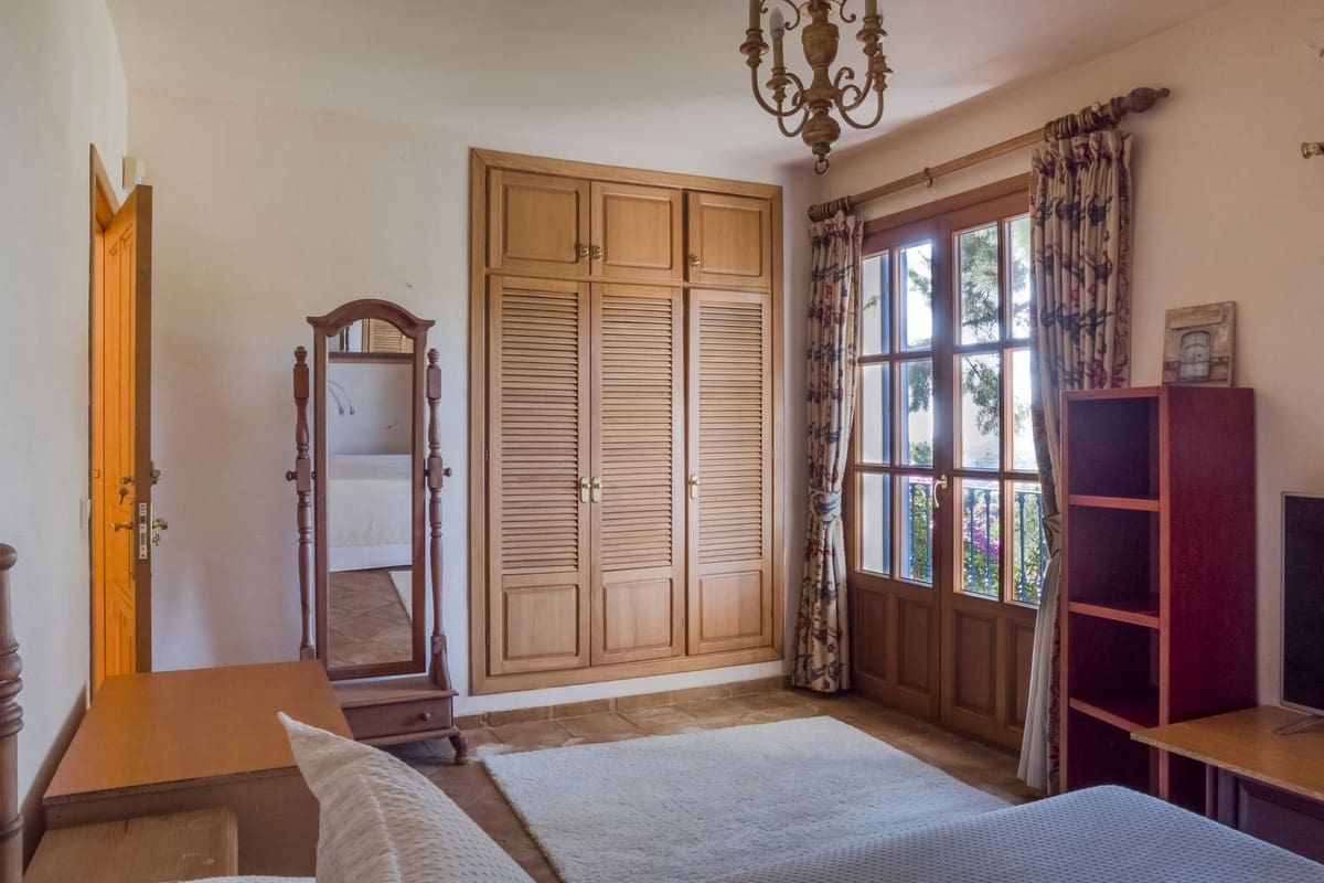 3 makuuhuone Huvila myytävänä paikassa El Madronal mukana uima-altaan - 1 695 000 € (Ref: 9485367)