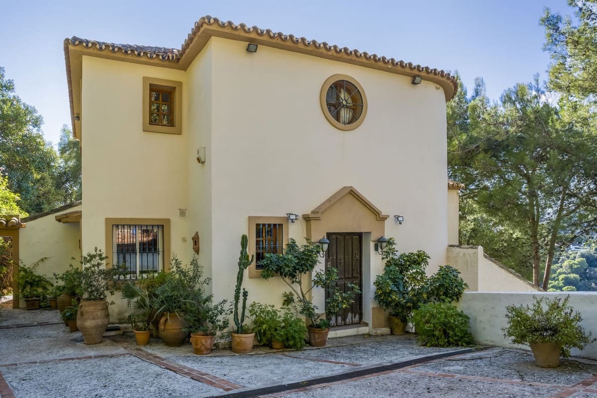 3 makuuhuone Huvila myytävänä paikassa El Madronal mukana uima-altaan - 1 695 000 € (Ref: 9485367)