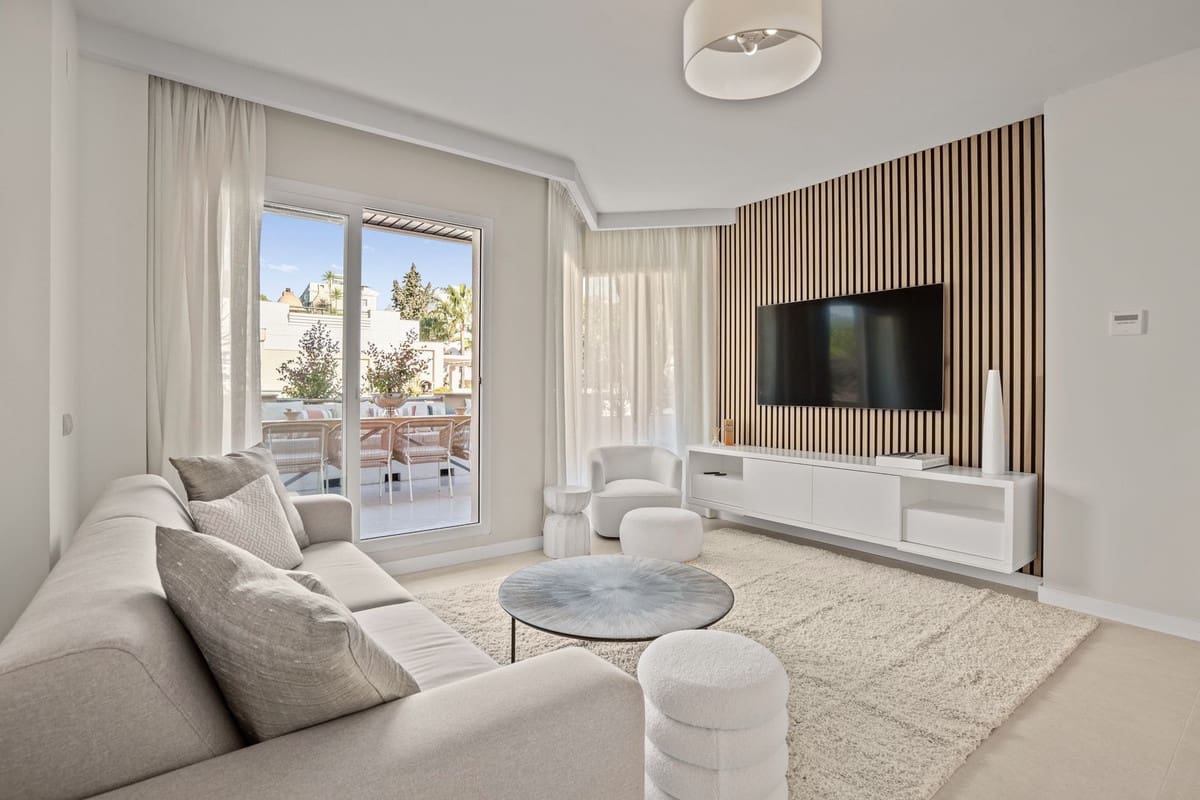 3 soverom Penthouse til salgs i Nueva Andalucia med svømmebasseng - € 895 000 (Ref: 9485369)