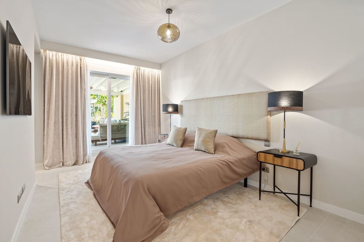 3 soverom Penthouse til salgs i Nueva Andalucia med svømmebasseng - € 895 000 (Ref: 9485369)