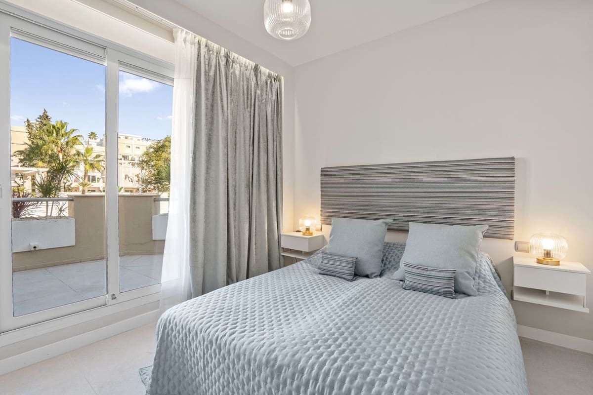 3 soverom Penthouse til salgs i Nueva Andalucia med svømmebasseng - € 895 000 (Ref: 9485369)