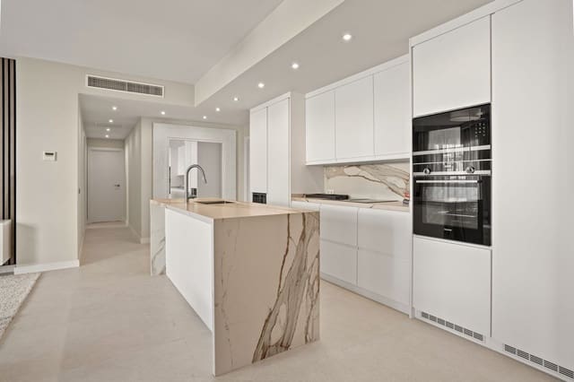 3 soverom Penthouse til salgs i Puerto Banus, Marbella med svømmebasseng - € 895 000 (Ref: 9485369)