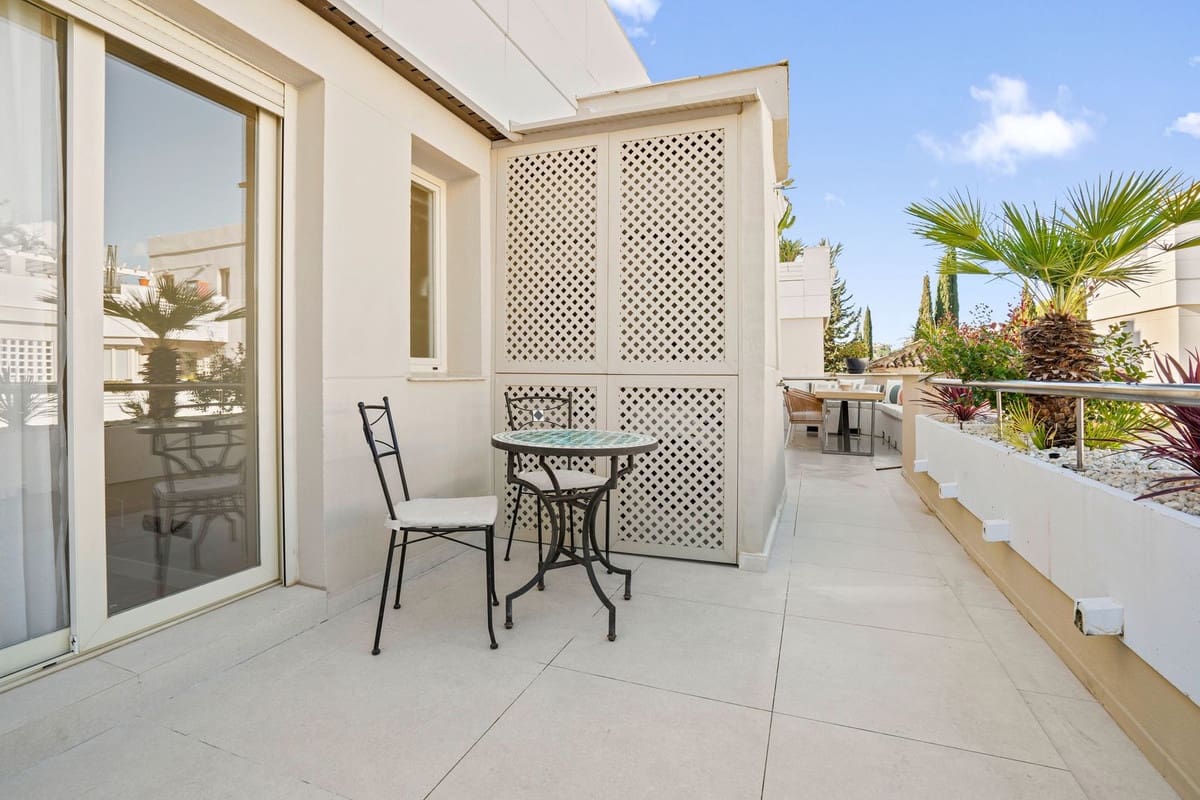 3 soverom Penthouse til salgs i Nueva Andalucia med svømmebasseng - € 895 000 (Ref: 9485369)