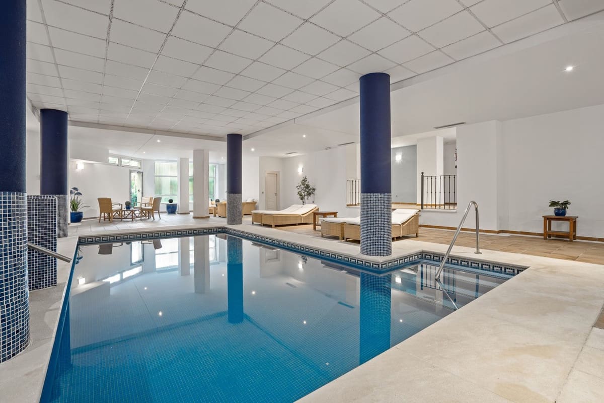 3 soverom Penthouse til salgs i Nueva Andalucia med svømmebasseng - € 895 000 (Ref: 9485369)