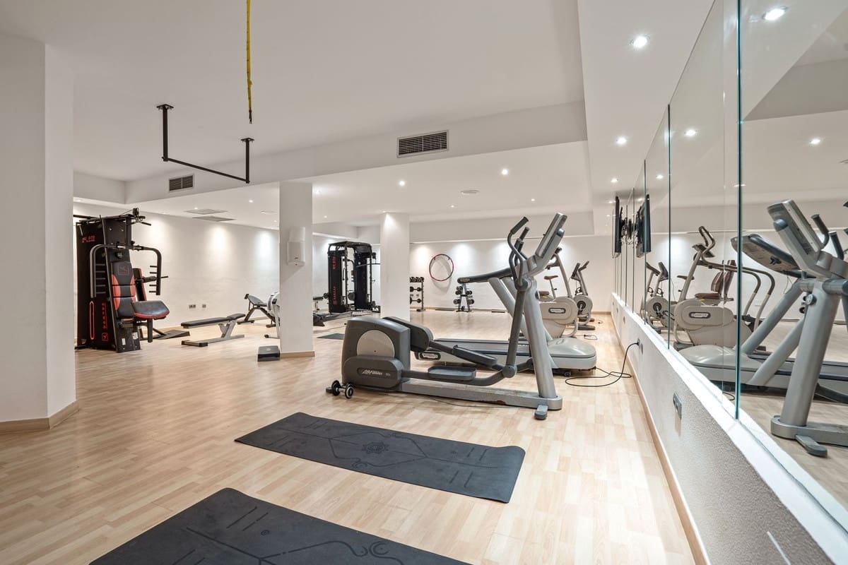 3 soverom Penthouse til salgs i Nueva Andalucia med svømmebasseng - € 895 000 (Ref: 9485369)