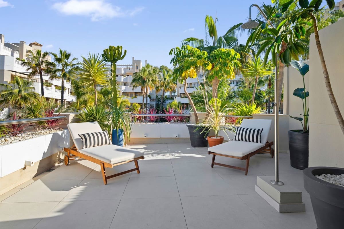 3 soverom Penthouse til salgs i Nueva Andalucia med svømmebasseng - € 895 000 (Ref: 9485369)