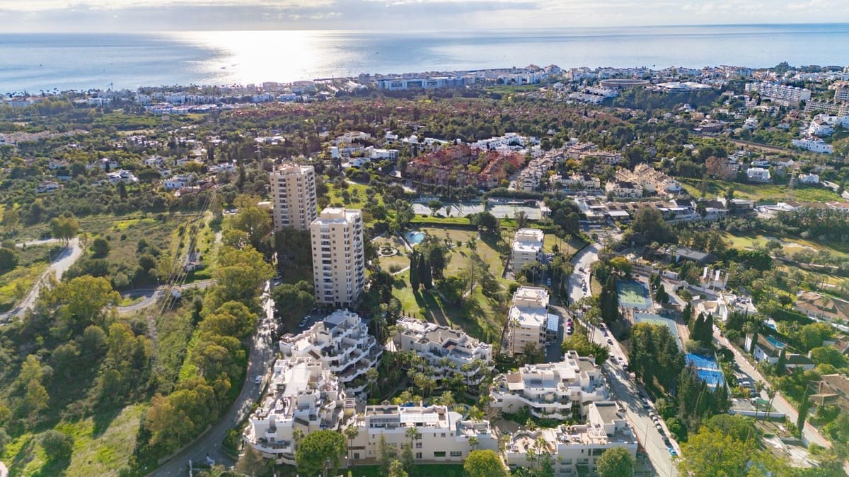 3 soverom Penthouse til salgs i Nueva Andalucia med svømmebasseng - € 895 000 (Ref: 9485369)