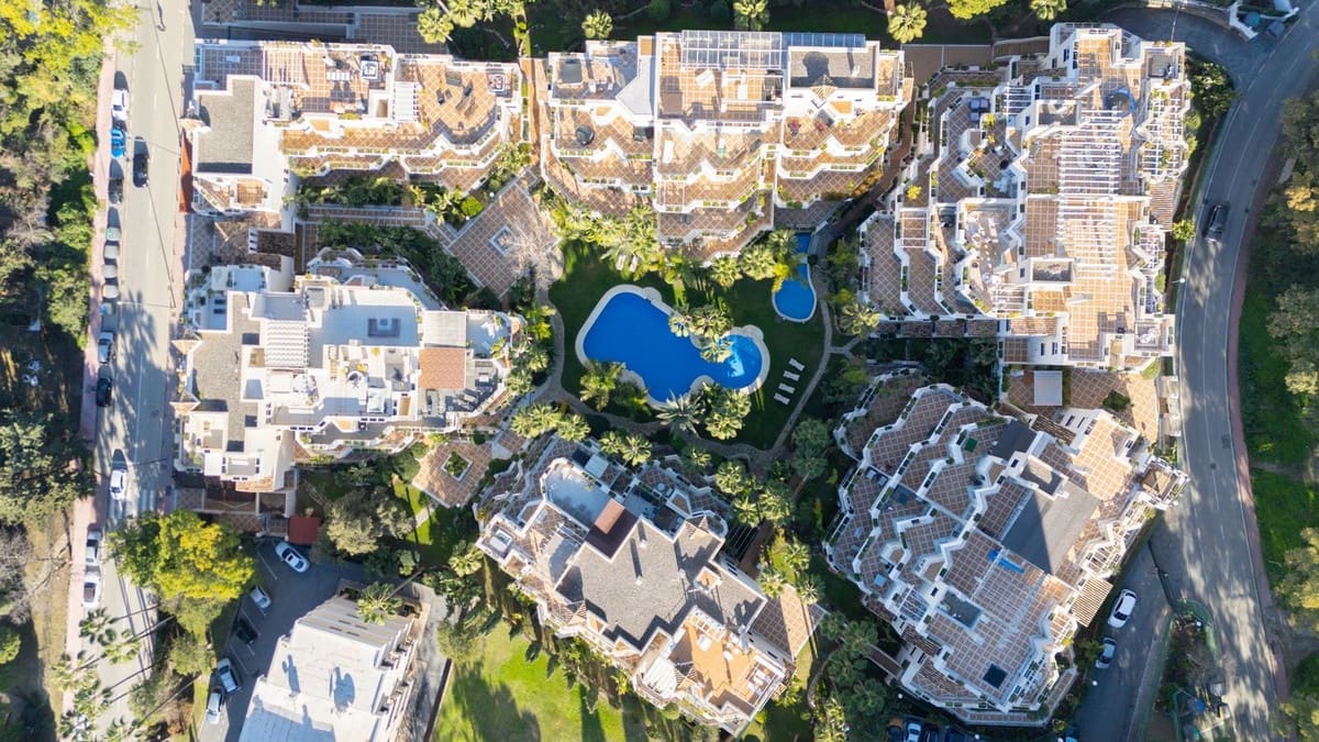 3 soverom Penthouse til salgs i Nueva Andalucia med svømmebasseng - € 895 000 (Ref: 9485369)