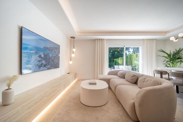 2 bedroom Townhouse for sale in Puerto Banus, Marbella with pool - € 795,000 (Ref: 9485371)