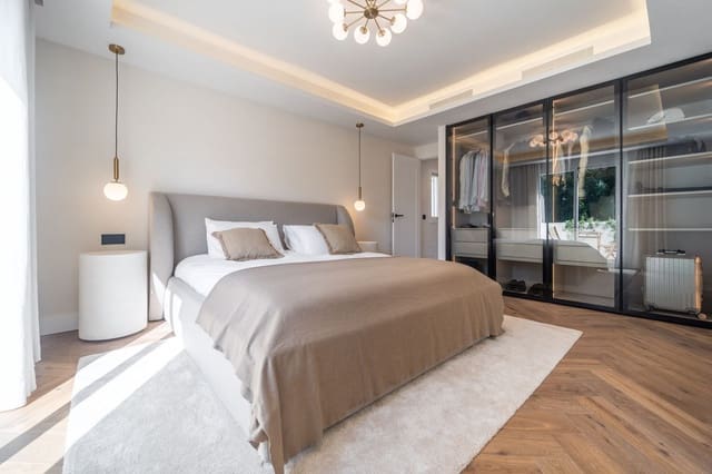 2 bedroom Townhouse for sale in Puerto Banus, Marbella with pool - € 795,000 (Ref: 9485371)