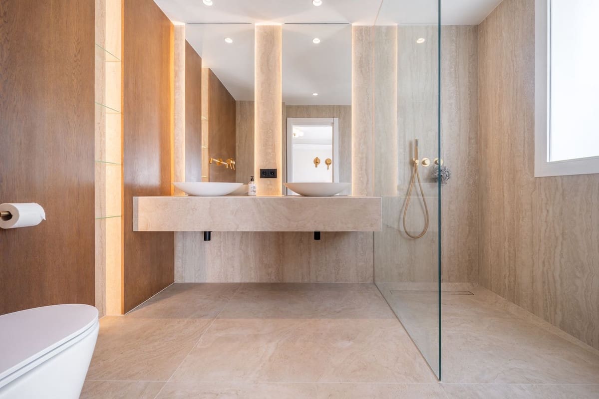 2 bedroom Townhouse for sale in Nueva Andalucia with pool - € 795,000 (Ref: 9485371)