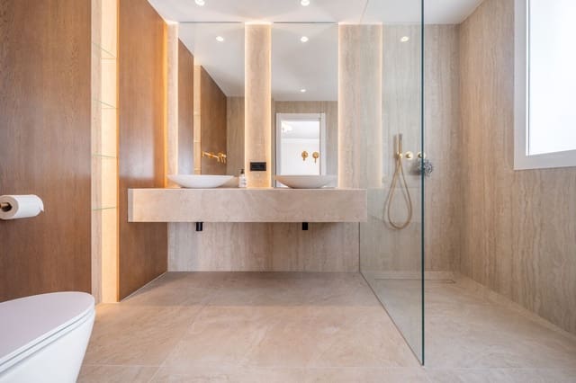 2 bedroom Townhouse for sale in Puerto Banus, Marbella with pool - € 795,000 (Ref: 9485371)