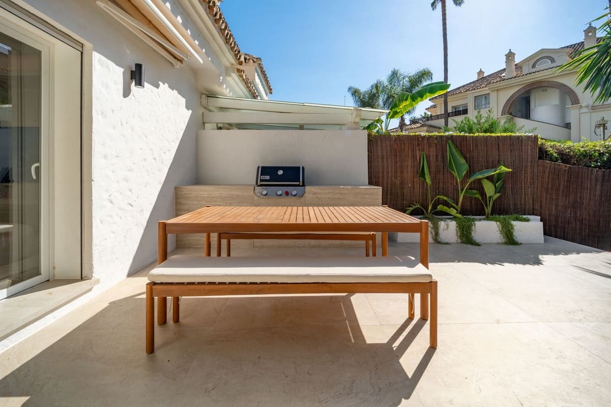 2 bedroom Townhouse for sale in Nueva Andalucia with pool - € 795,000 (Ref: 9485371)