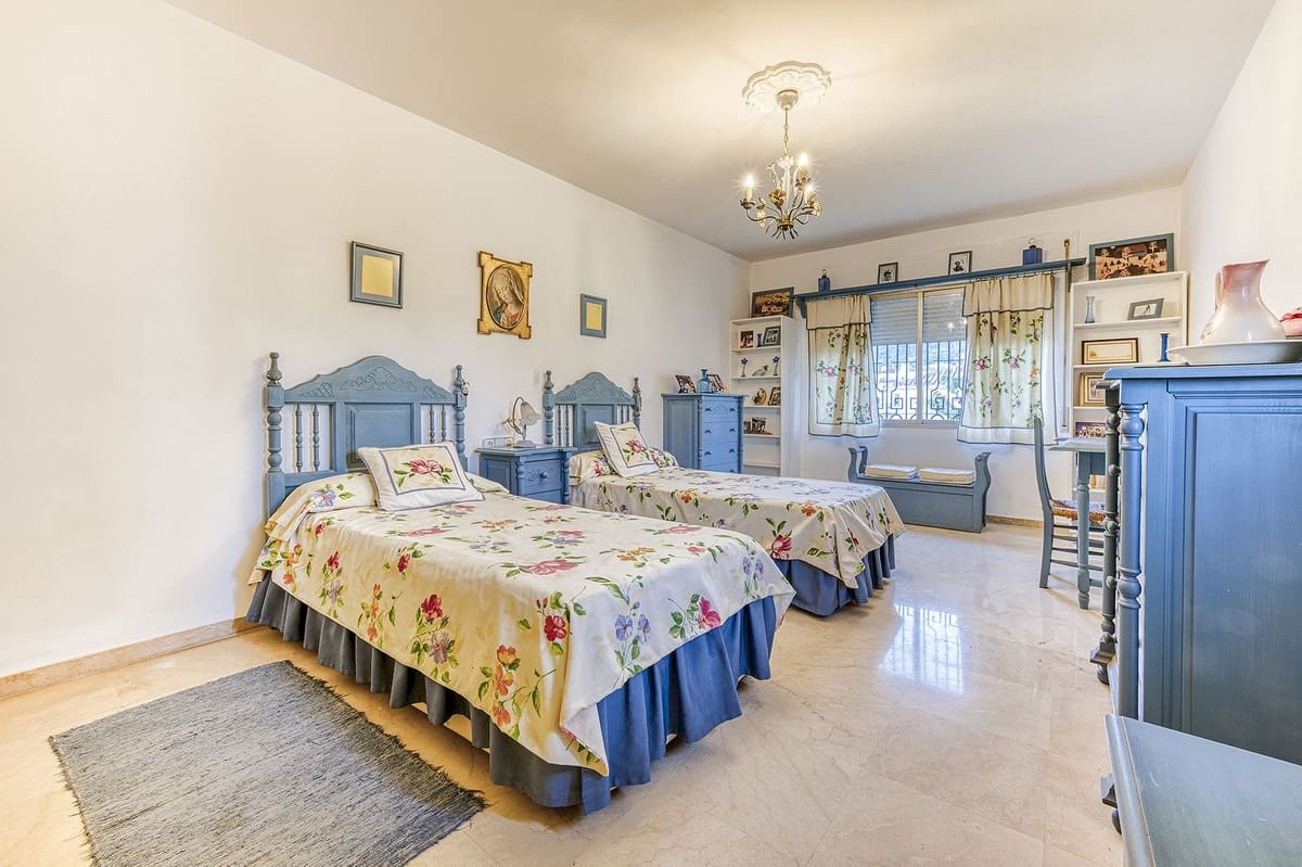 4 soverom Villa til salgs i Marbella med svømmebasseng - € 1 150 000 (Ref: 9488756)