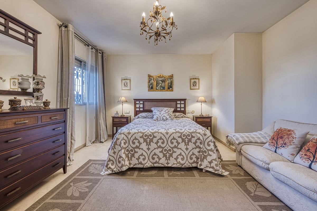 4 soverom Villa til salgs i Marbella med svømmebasseng - € 1 150 000 (Ref: 9488756)