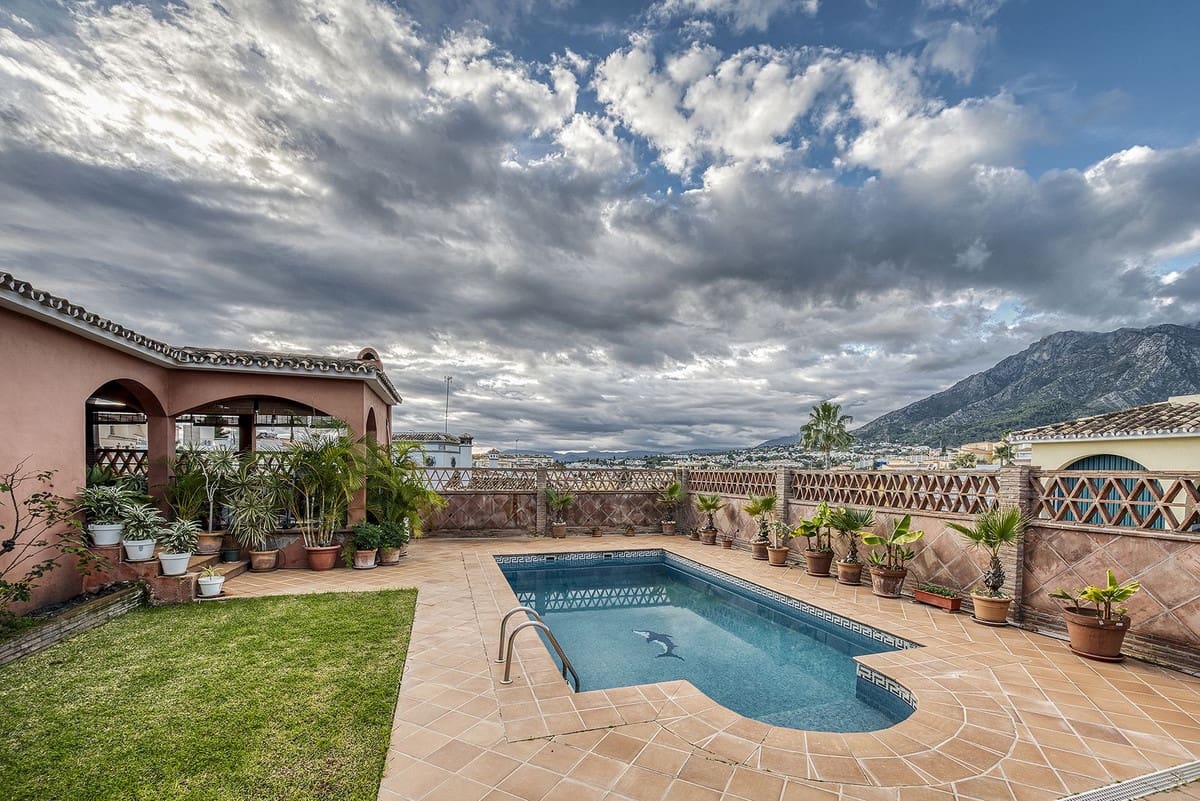 4 soverom Villa til salgs i Marbella med svømmebasseng - € 1 150 000 (Ref: 9488756)