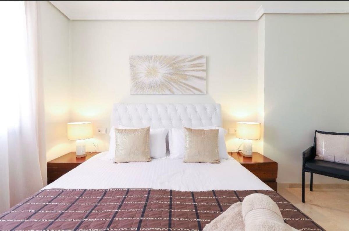 2 sypialnia Apartament na sprzedaż w Nueva Andalucia z basenem - 645 000 € (Ref: 9488757)