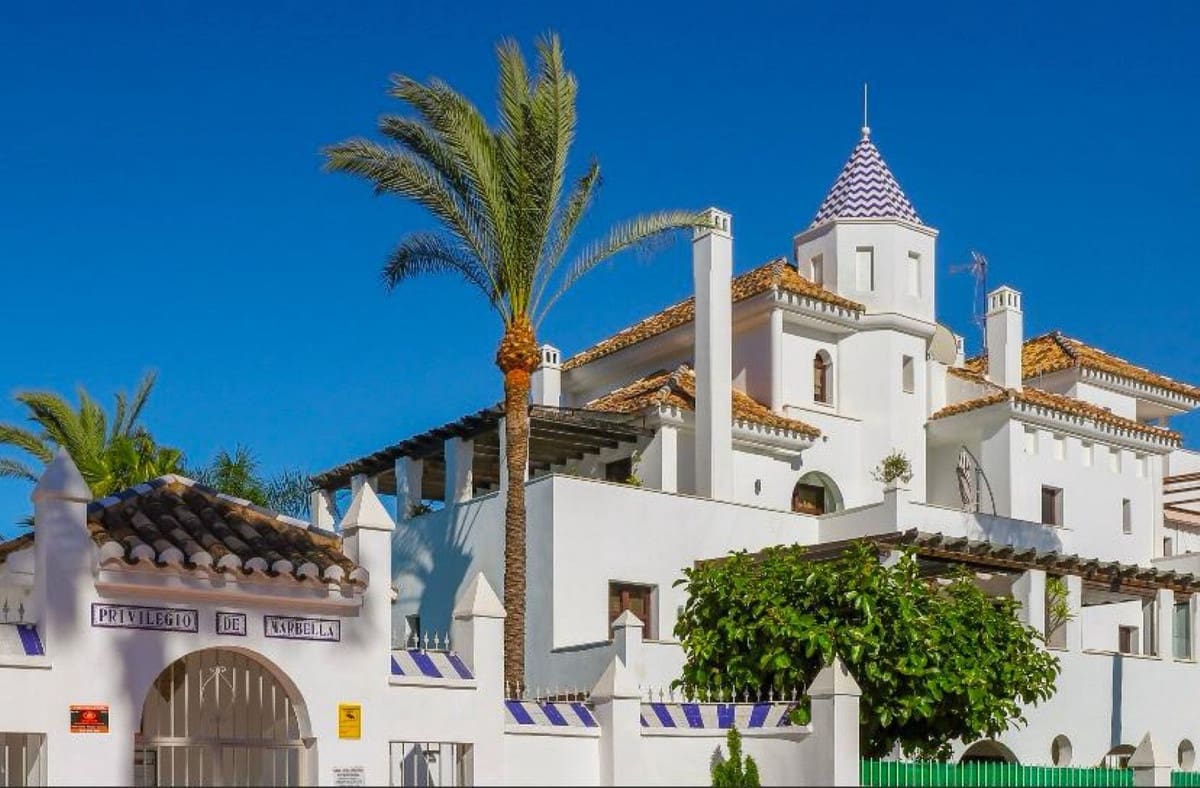 2 sypialnia Apartament na sprzedaż w Nueva Andalucia z basenem - 645 000 € (Ref: 9488757)