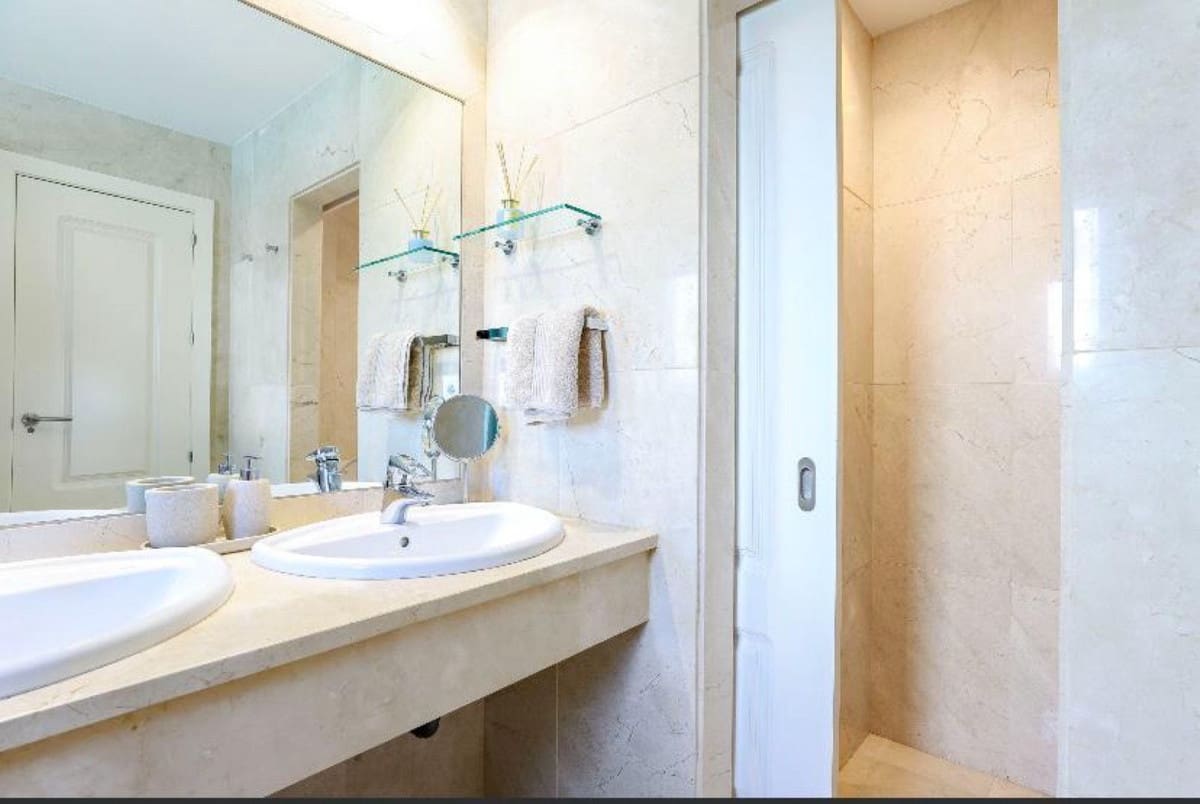 2 sypialnia Apartament na sprzedaż w Nueva Andalucia z basenem - 645 000 € (Ref: 9488757)