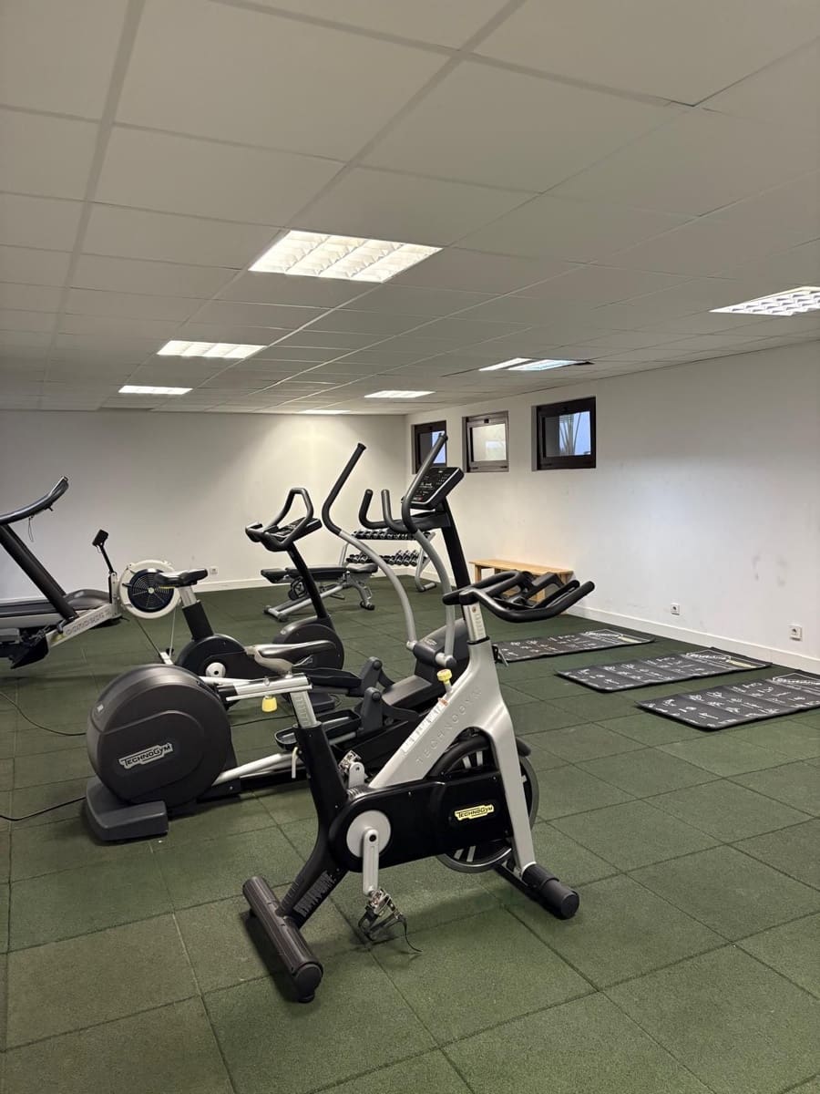 2 sypialnia Apartament na sprzedaż w Nueva Andalucia z basenem - 645 000 € (Ref: 9488757)