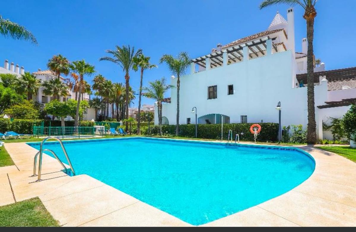 2 sypialnia Apartament na sprzedaż w Nueva Andalucia z basenem - 645 000 € (Ref: 9488757)