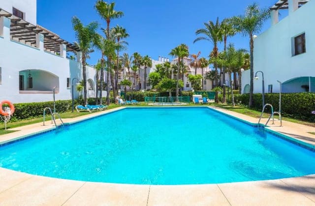 2 sypialnia Apartament na sprzedaż w Puerto Banus, Marbella z basenem - 645 000 € (Ref: 9488757)