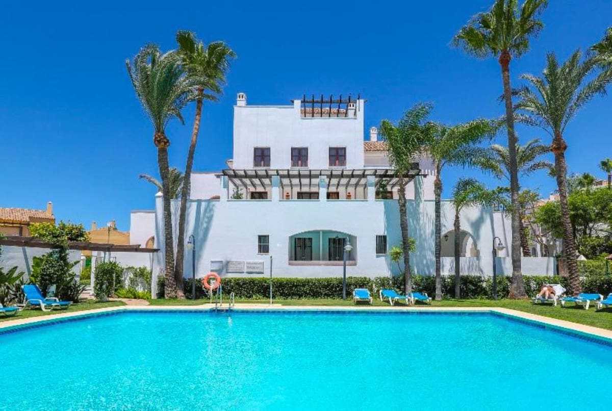 2 sypialnia Apartament na sprzedaż w Nueva Andalucia z basenem - 645 000 € (Ref: 9488757)