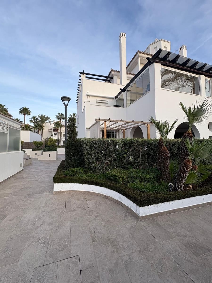 2 sypialnia Apartament na sprzedaż w Nueva Andalucia z basenem - 645 000 € (Ref: 9488757)