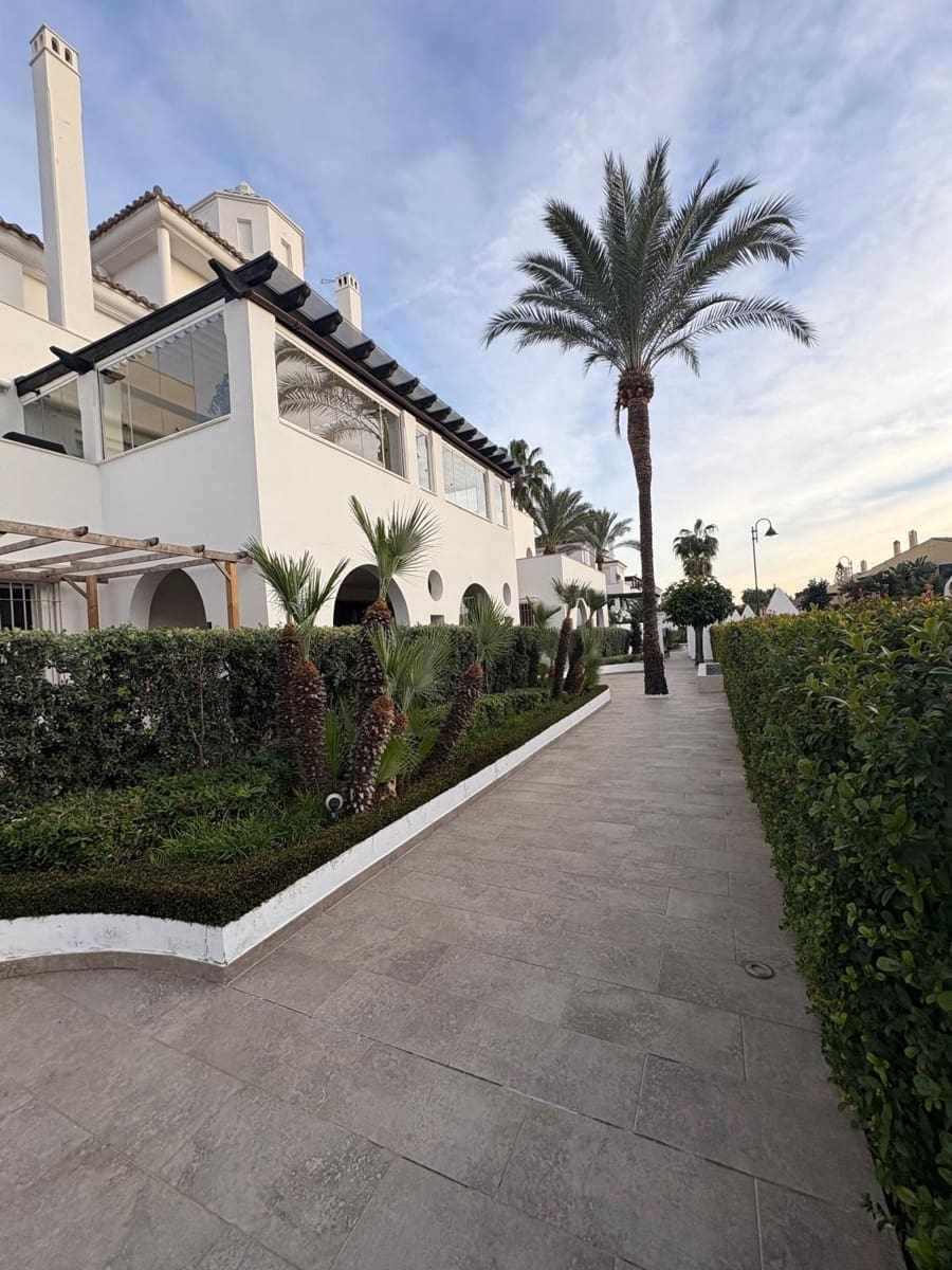 2 sypialnia Apartament na sprzedaż w Nueva Andalucia z basenem - 645 000 € (Ref: 9488757)