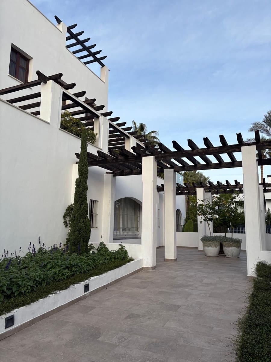 2 sypialnia Apartament na sprzedaż w Nueva Andalucia z basenem - 645 000 € (Ref: 9488757)