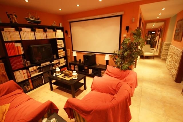 3 makuuhuone Huvila myytävänä paikassa Las Chapas, Marbella mukana uima-altaan - 1 025 000 € (Ref: 9488758)