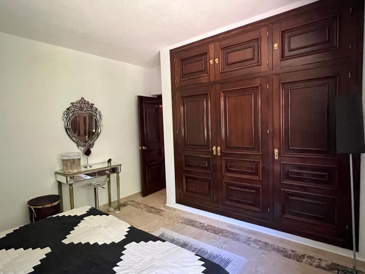 4 soveværelse Villa til salg i Estepona med swimmingpool - € 950.000 (Ref: 9508993)