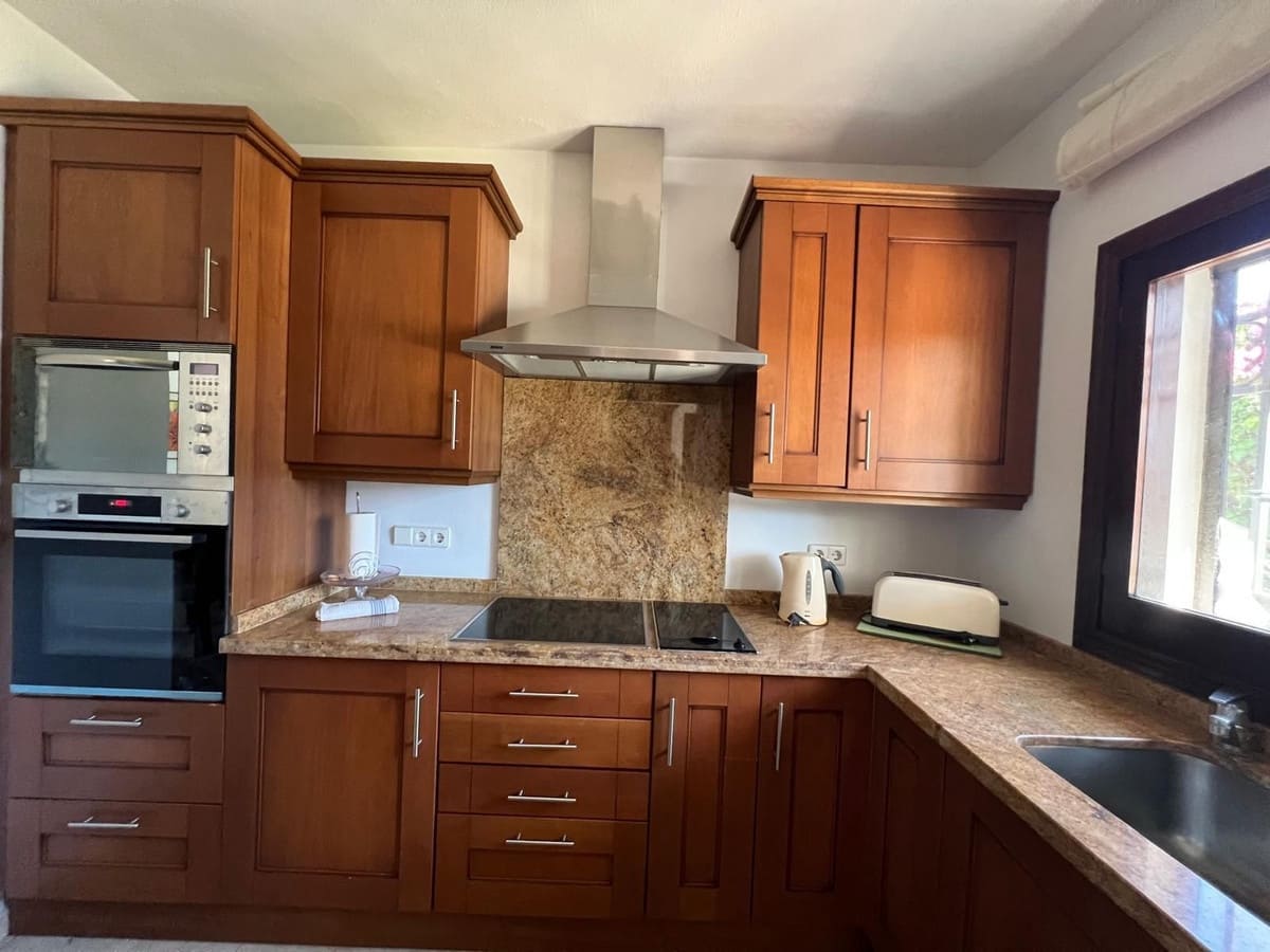 4 soveværelse Villa til salg i Estepona med swimmingpool - € 950.000 (Ref: 9508993)