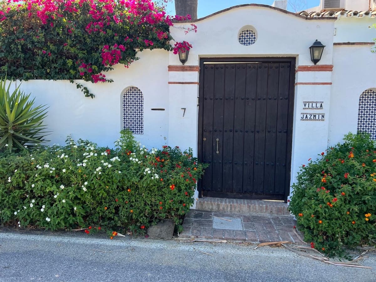 4 soveværelse Villa til salg i Estepona med swimmingpool - € 950.000 (Ref: 9508993)