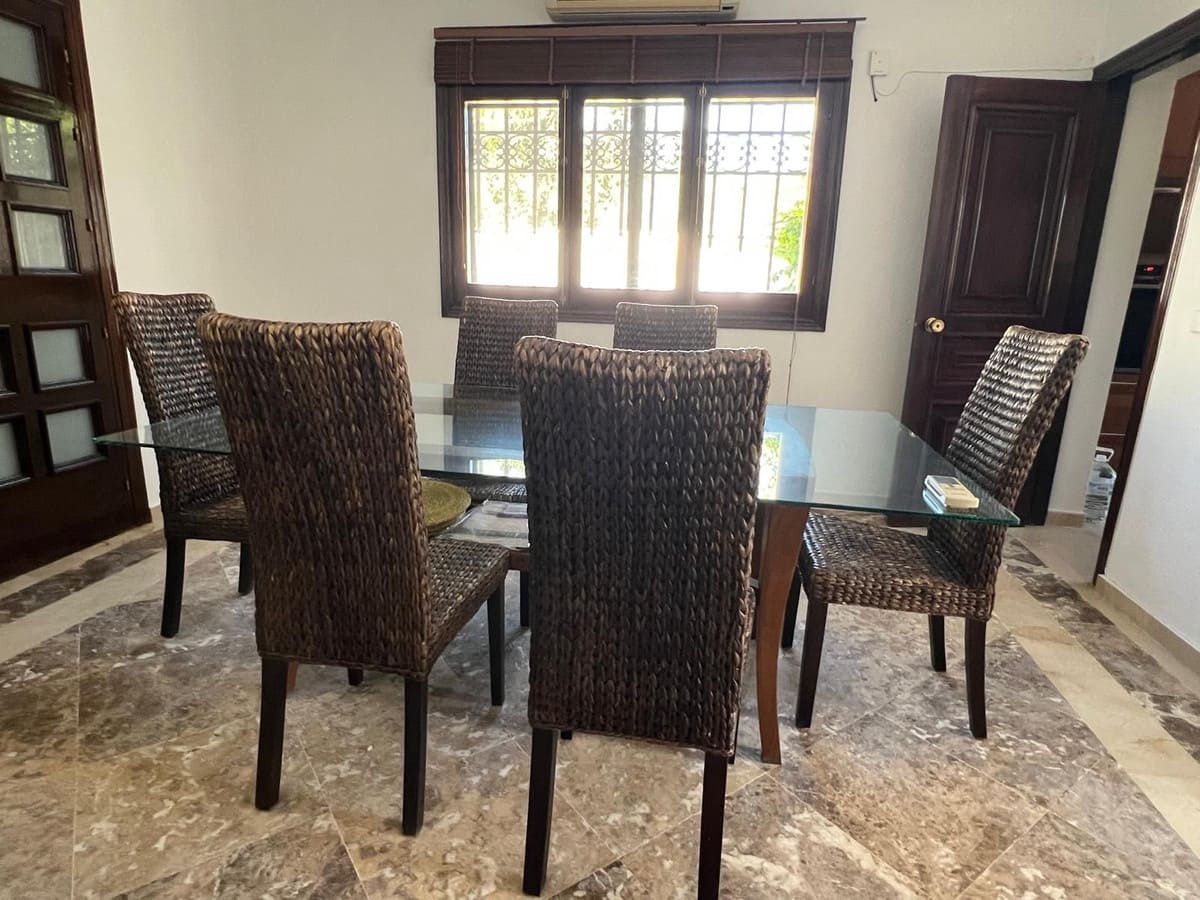 4 soveværelse Villa til salg i Estepona med swimmingpool - € 950.000 (Ref: 9508993)