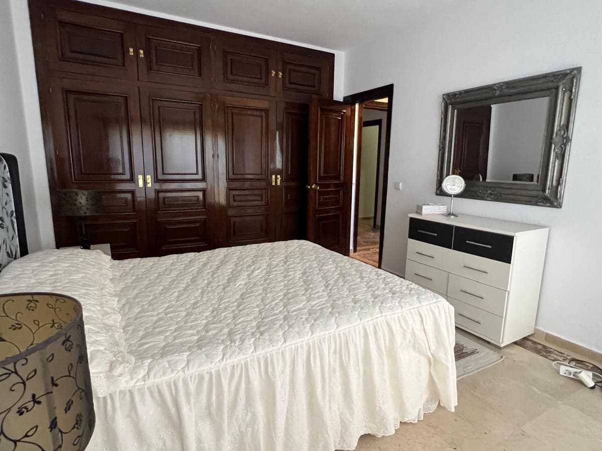 4 soveværelse Villa til salg i Estepona med swimmingpool - € 950.000 (Ref: 9508993)