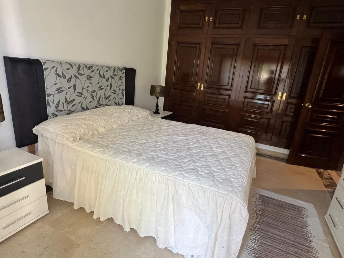 4 soveværelse Villa til salg i Estepona med swimmingpool - € 950.000 (Ref: 9508993)