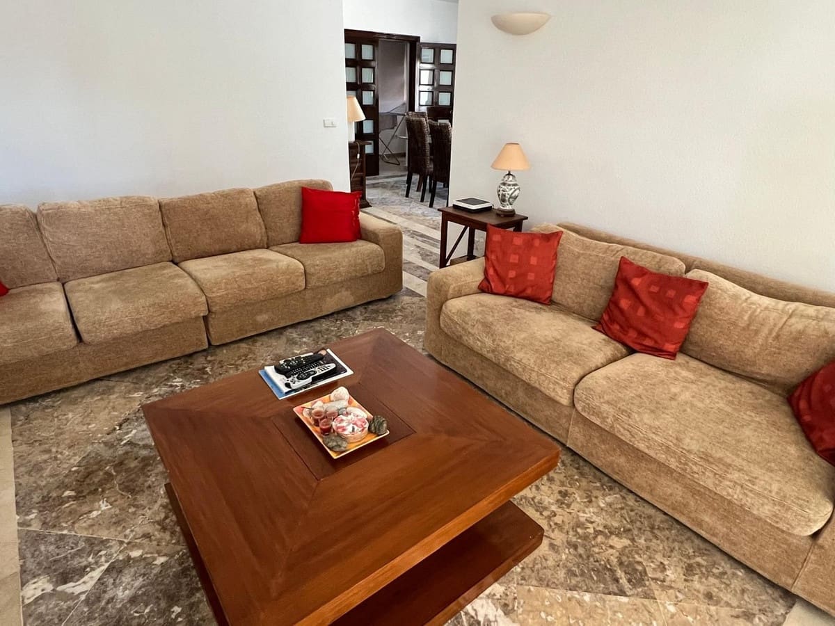 4 soveværelse Villa til salg i Estepona med swimmingpool - € 950.000 (Ref: 9508993)