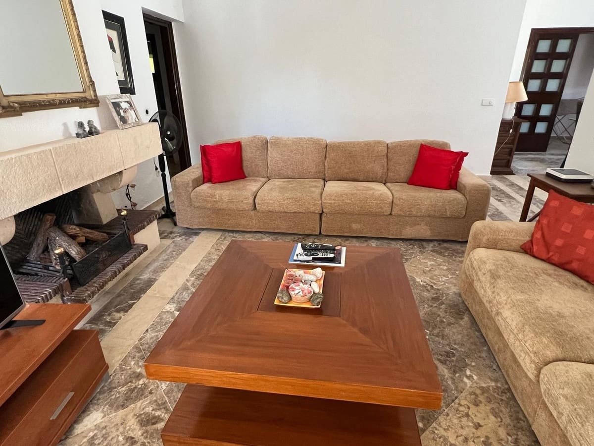 4 soveværelse Villa til salg i Estepona med swimmingpool - € 950.000 (Ref: 9508993)