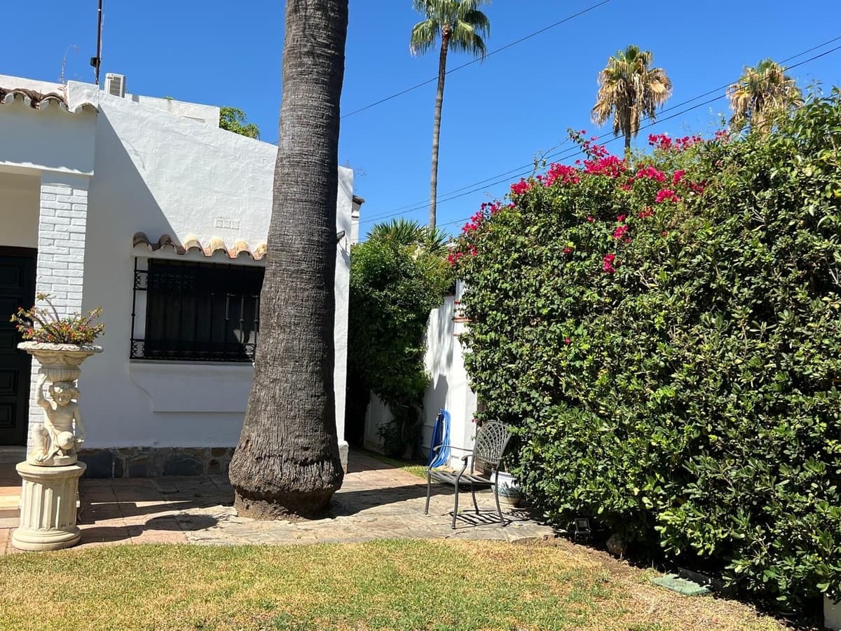 4 soveværelse Villa til salg i Estepona med swimmingpool - € 950.000 (Ref: 9508993)