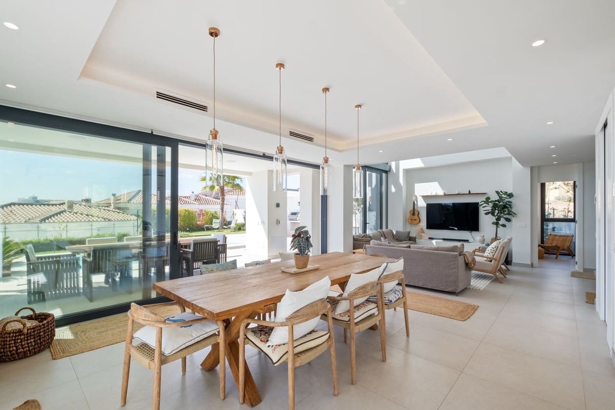 4 chambre Villa/Maison à vendre à Riviera del Sol avec piscine - 1 875 000 € (Ref: 9508994)