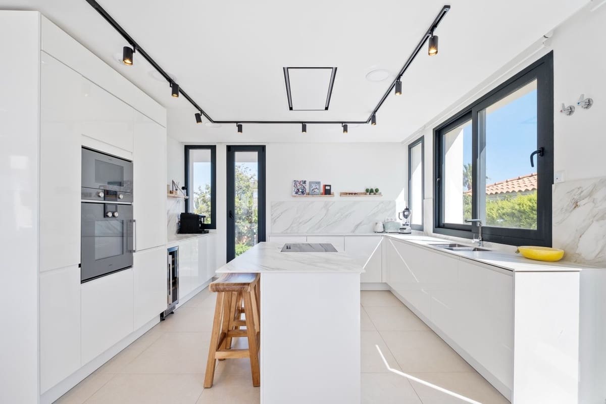 4 chambre Villa/Maison à vendre à Riviera del Sol avec piscine - 1 875 000 € (Ref: 9508994)