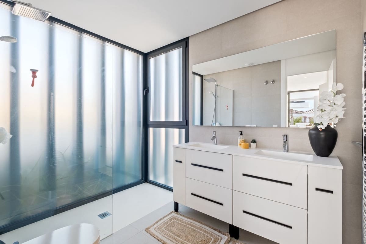 4 chambre Villa/Maison à vendre à Riviera del Sol avec piscine - 1 875 000 € (Ref: 9508994)