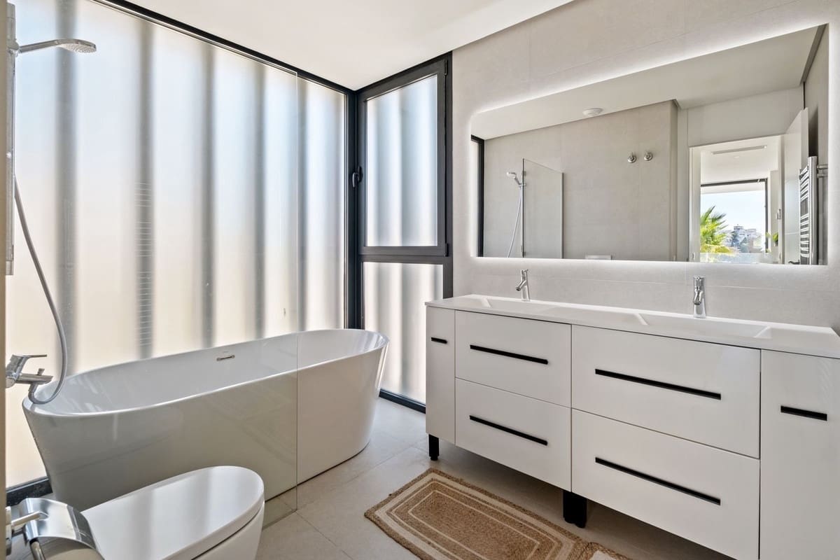 4 chambre Villa/Maison à vendre à Riviera del Sol avec piscine - 1 875 000 € (Ref: 9508994)