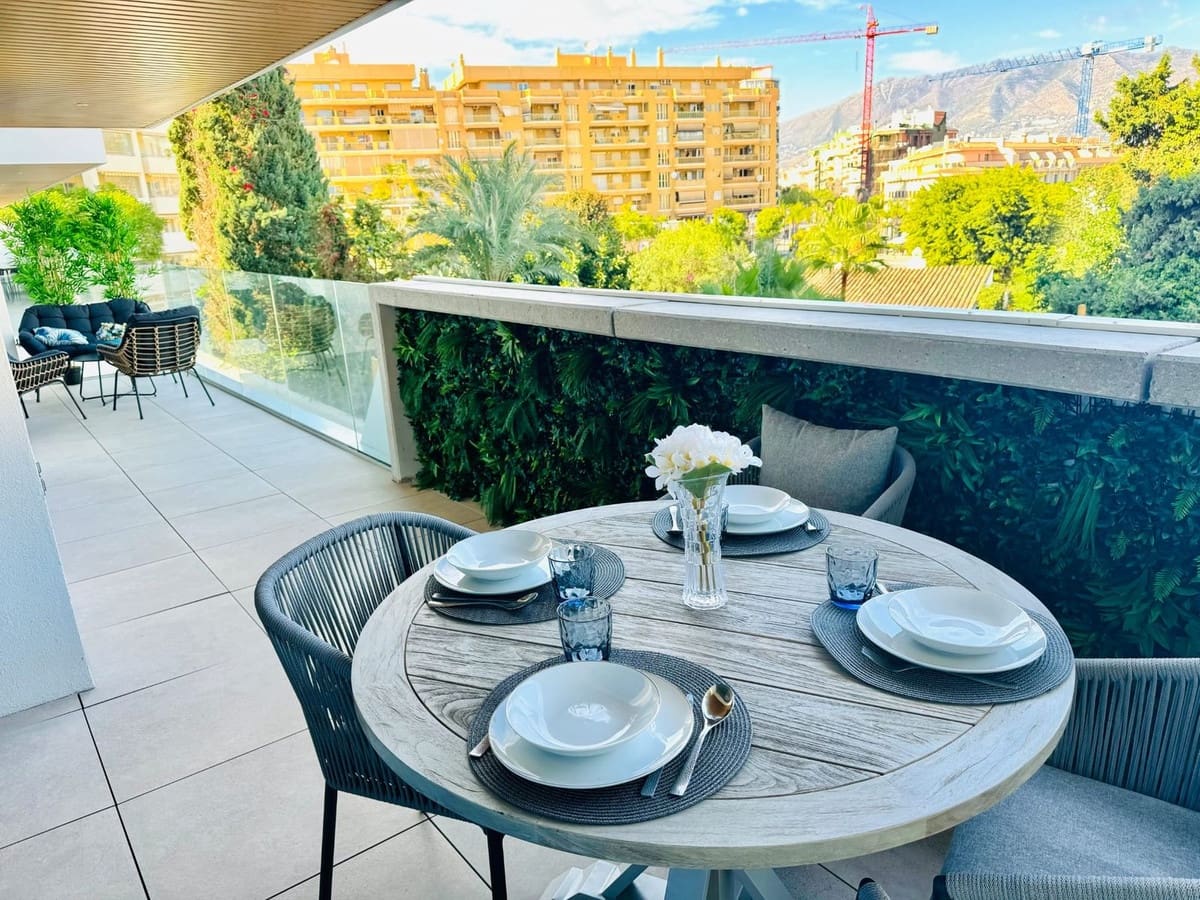 2 soveværelse Lejlighed til salg i Fuengirola med swimmingpool - € 595.000 (Ref: 9508995)