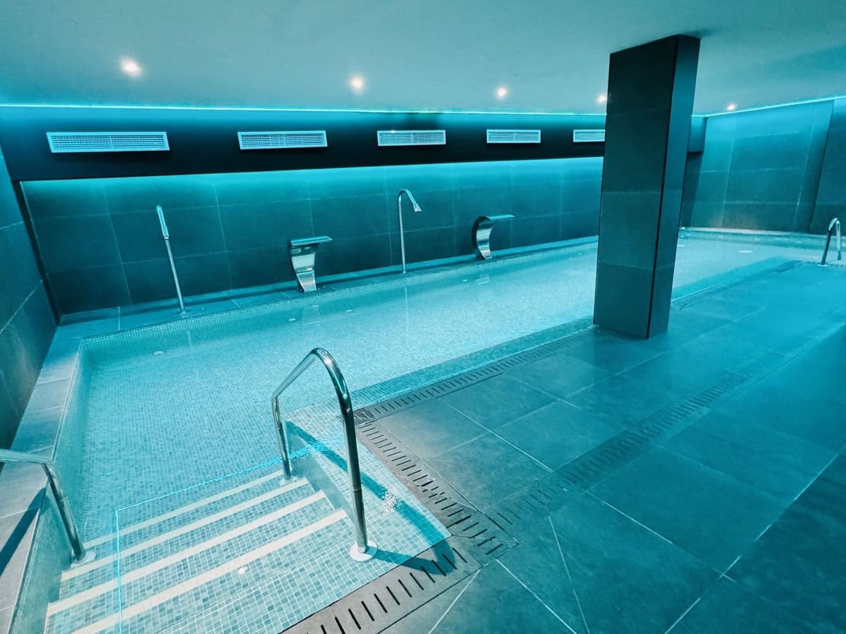 2 soveværelse Lejlighed til salg i Fuengirola med swimmingpool - € 595.000 (Ref: 9508995)