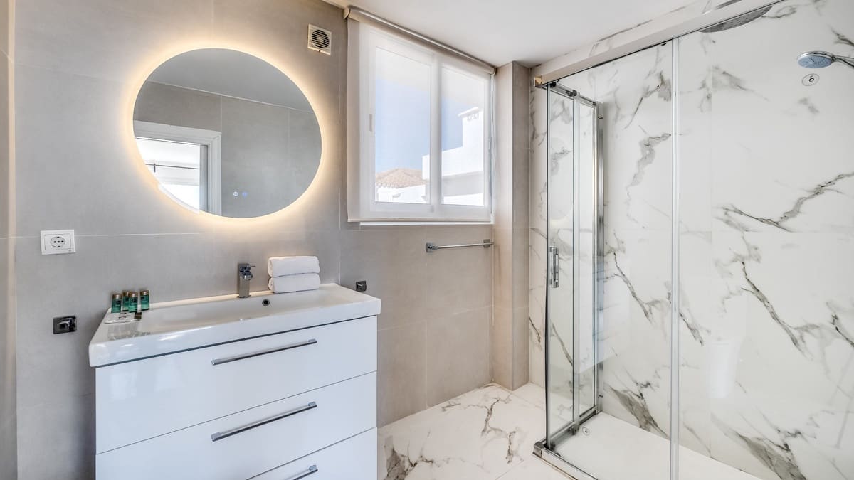 3 chambre Appartement à vendre à Puerto Banus avec piscine - 850 000 € (Ref: 9508997)