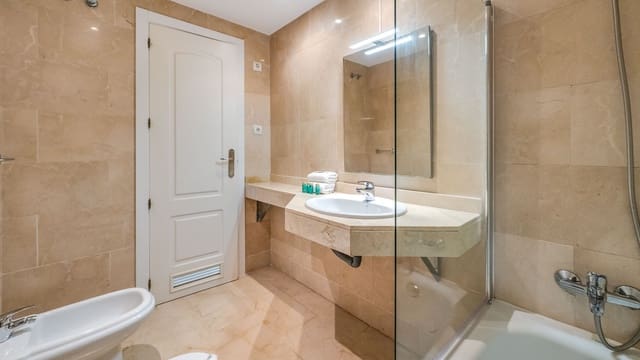 3 chambre Appartement à vendre à Puerto Banus, Marbella avec piscine - 850 000 € (Ref: 9508997)