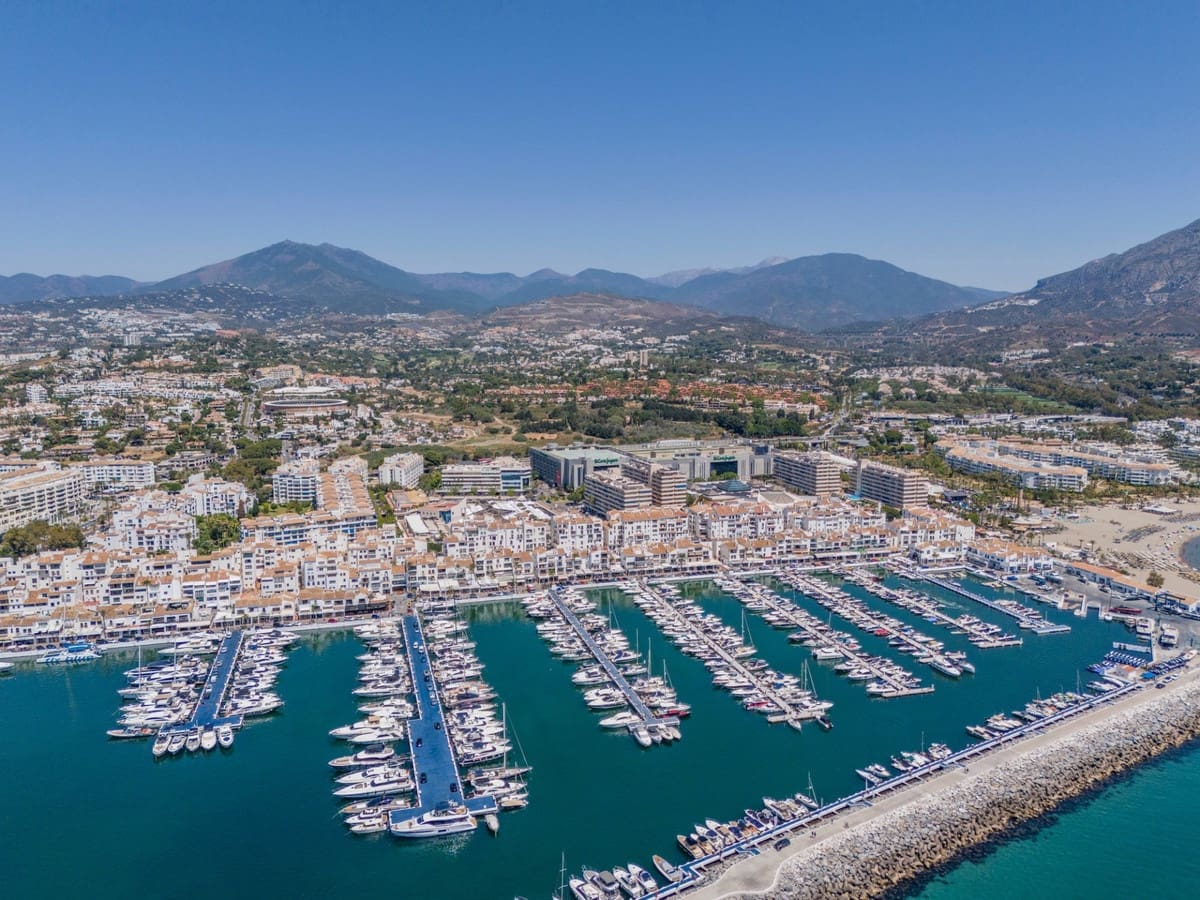 3 chambre Appartement à vendre à Puerto Banus avec piscine - 850 000 € (Ref: 9508997)